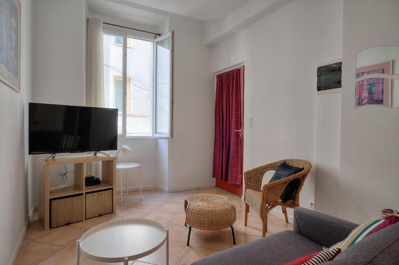 2 Pieces Centre Proche Palais A1b245 *